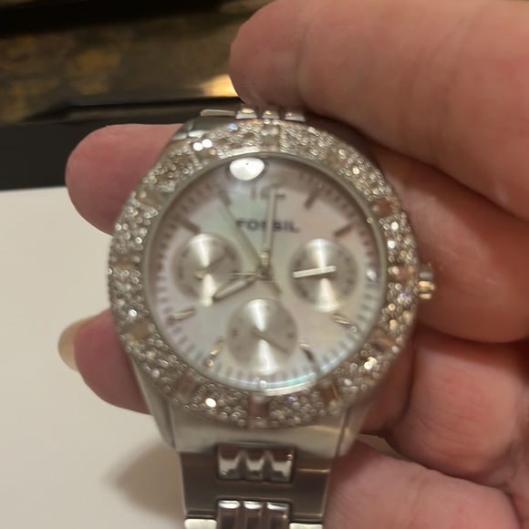 Fossil silver watch with crystals - Picture 4 of 7